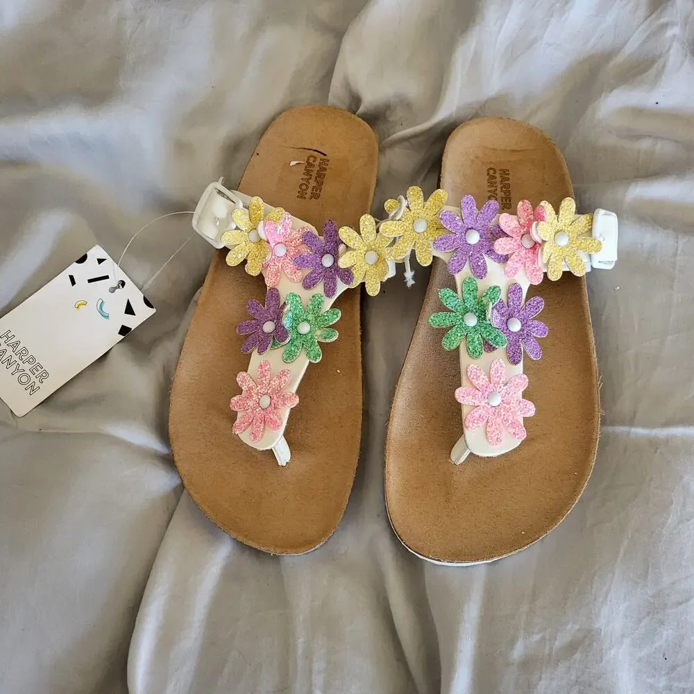 Harper Canyon Floral Flip Flop Sandal In Faux Leather Girls size 2
